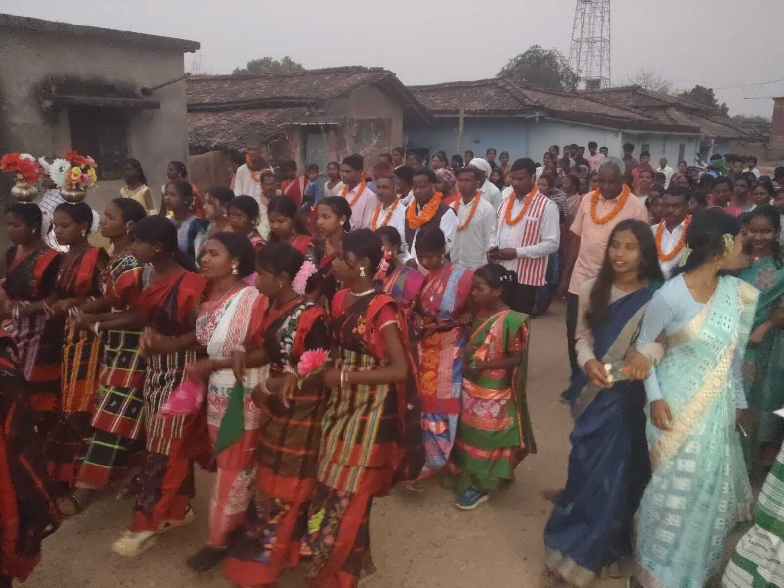 Giridih News :धूमधाम के साथ मनाया गया बाहा परब