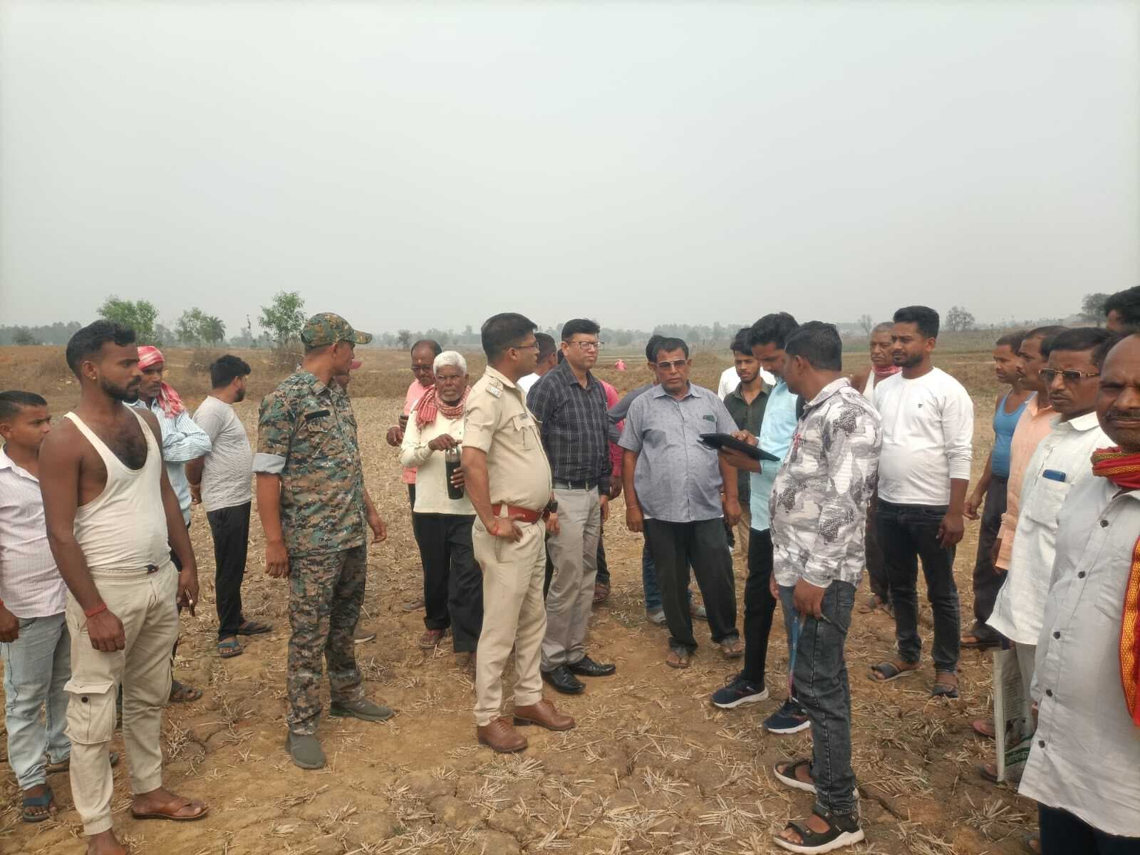 Giridih News :सीओ ने की गैर मजरुआ जमीन के अतिक्रमण मामले की जांच