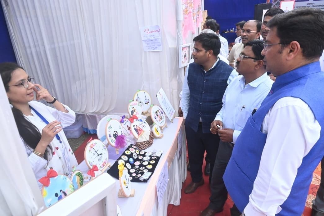 Bokaro News : कारीगरों को दी गयी ऑनलाइन मार्केटिंग की जानकारी