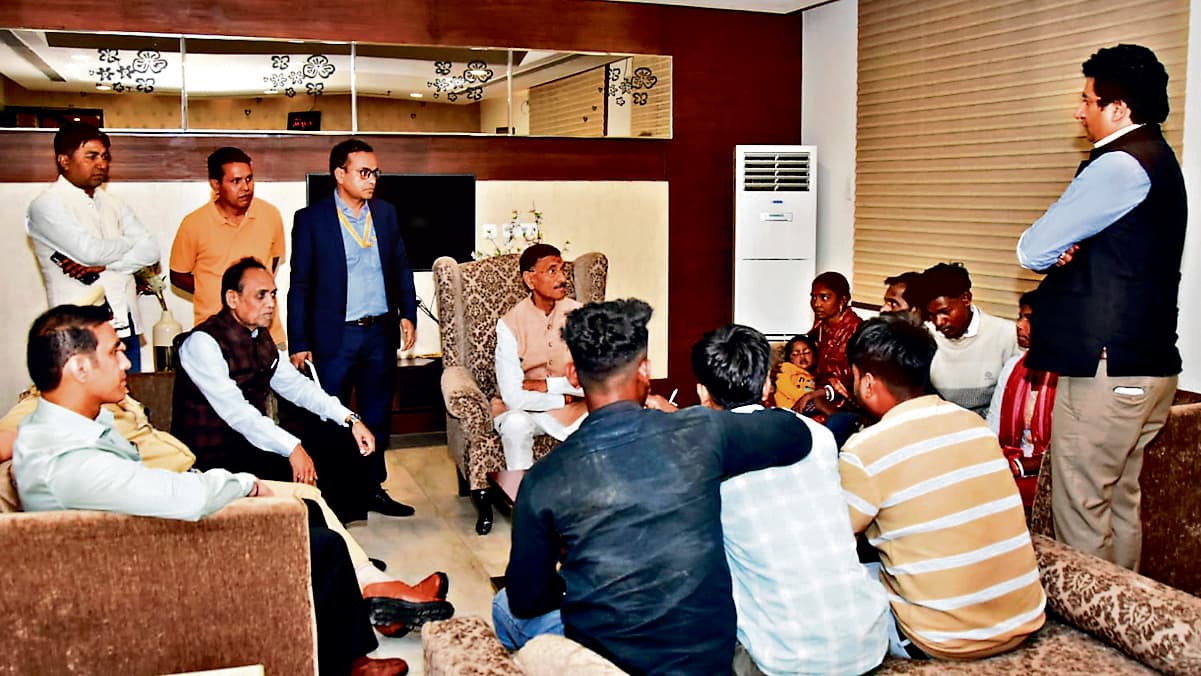 Jamshedpur News : मजदूरों के आश्रितों को 40-40 लाख रुपये मुआवजा, हरियाणा हादसे में कोल्हान के छह मजदूरों की गयी थी जान