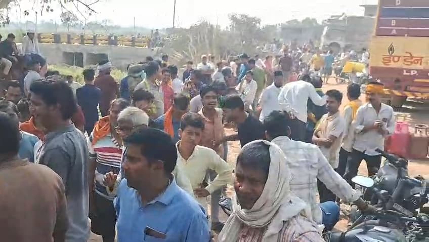 गैस किल्लत की अफवाह से एजेंसी पर उमड़ी भारी भीड़