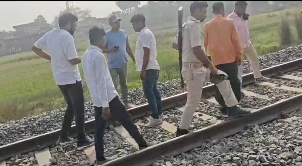 मालगाड़ी से बचे, पर पलामू एक्सप्रेस की चपेट में आने से ट्रैकमैन की मौत