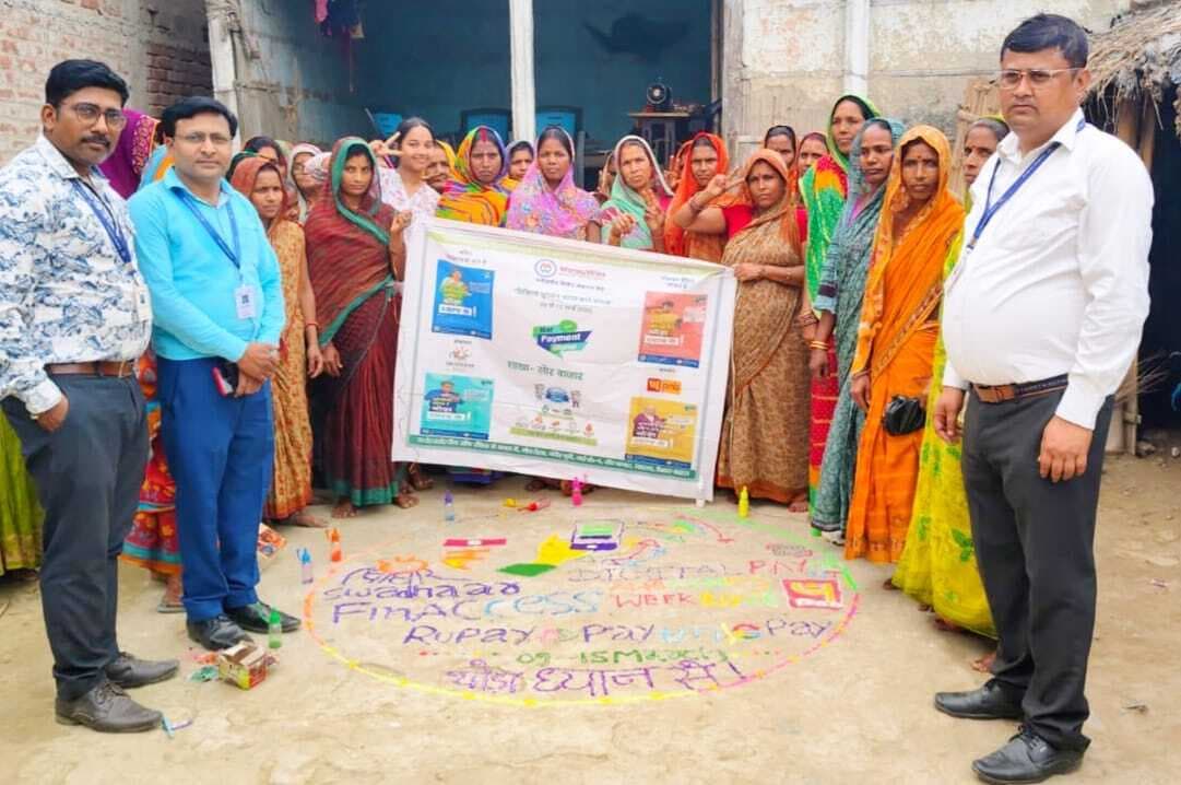 वित्तीय साक्षरता केंद्र ने ग्रामीणों को डिजिटल लेन देन को लेकर किया जागरूक