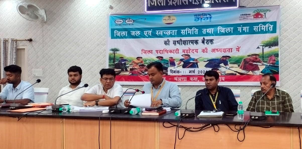 लंबित कार्यों का निष्पादन सक्रियता से करें : डीएम