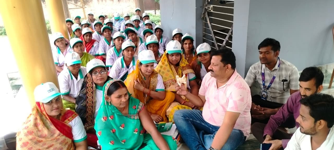 मशरूम उत्पादन के लिए जीविका दीदियों को मिला प्रशिक्षण