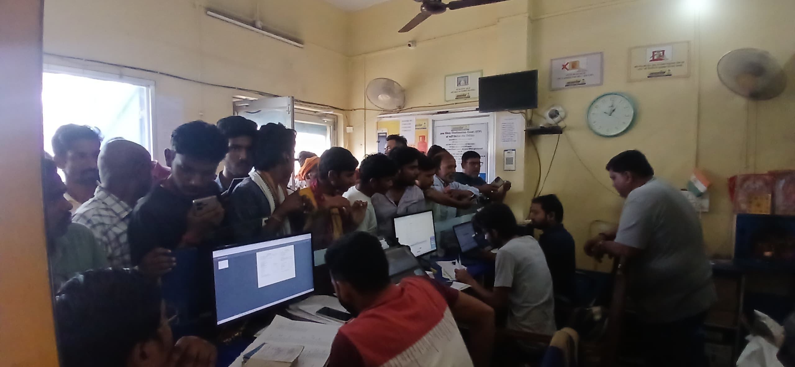 उपभोक्ताओं में गैस आपूर्ति में संशय को लेकर बढ़ रही है एजेंसी पर भीड़