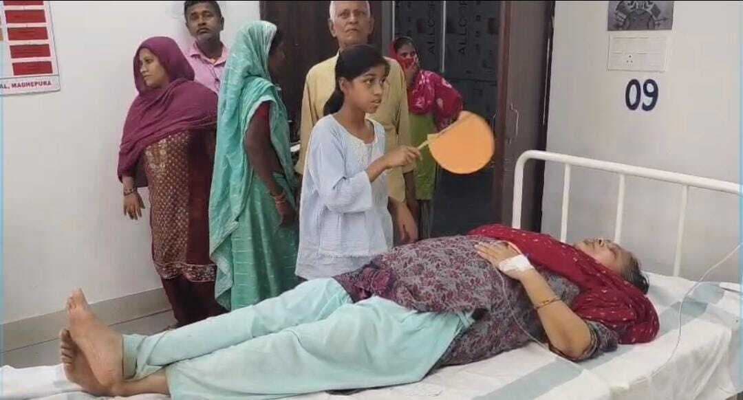 ज्वेलरी दुकान में विवाद, फेंका तेजाब, मां-बेटी झुलसी