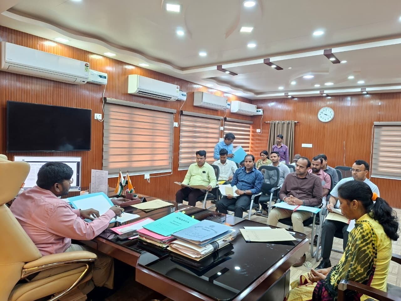 जिले से दूसरे राज्यों में काम कर रहे श्रमिकों की दें सूची : डीसी