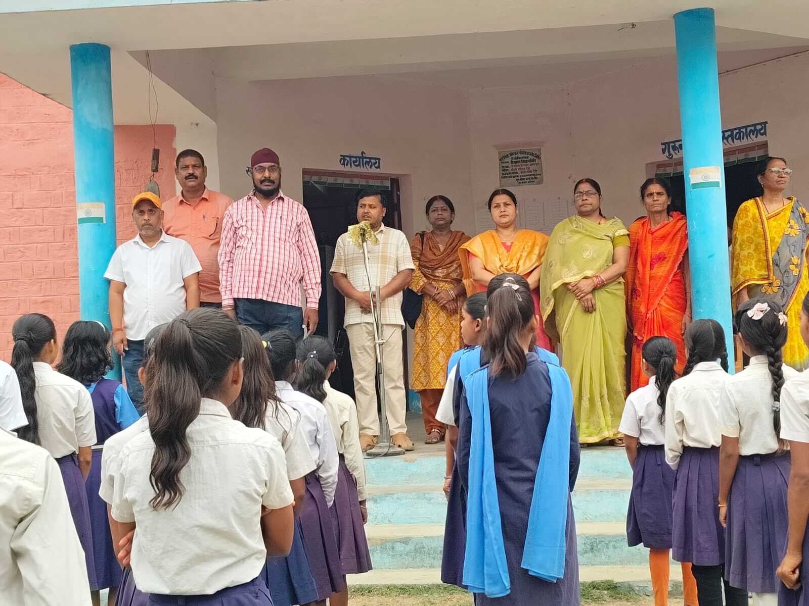 कन्या मध्य विद्यालयों में वार्षिक परीक्षा शुरू