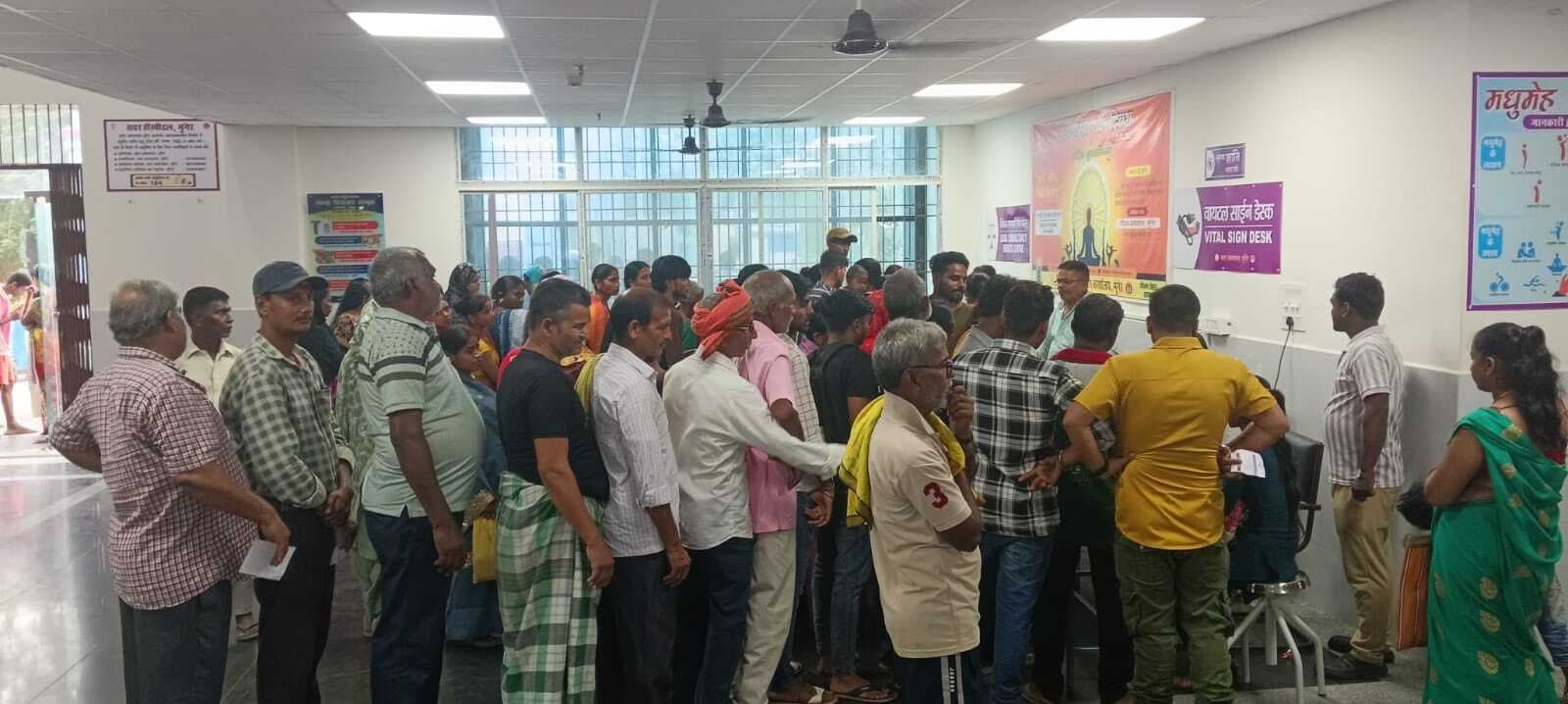 बीमारी से अधिक नियम मरीजों पर बन रहा भारी, पर्ची कटाने व जांच में बीत जा रहा आधा समय