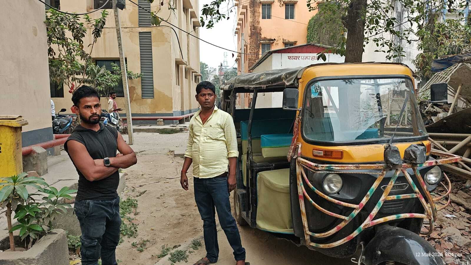 सदर अस्पताल में दिनदहाड़े पार्किंग में खड़ी ऑटो से बैटरी उड़ा ले गए चोर