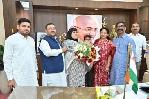 Jamshedpur News: सीएम हेमंत सोरेन से मिलीं नौशीन खान, मुख्यमंत्री ने दी जीत की बधाई