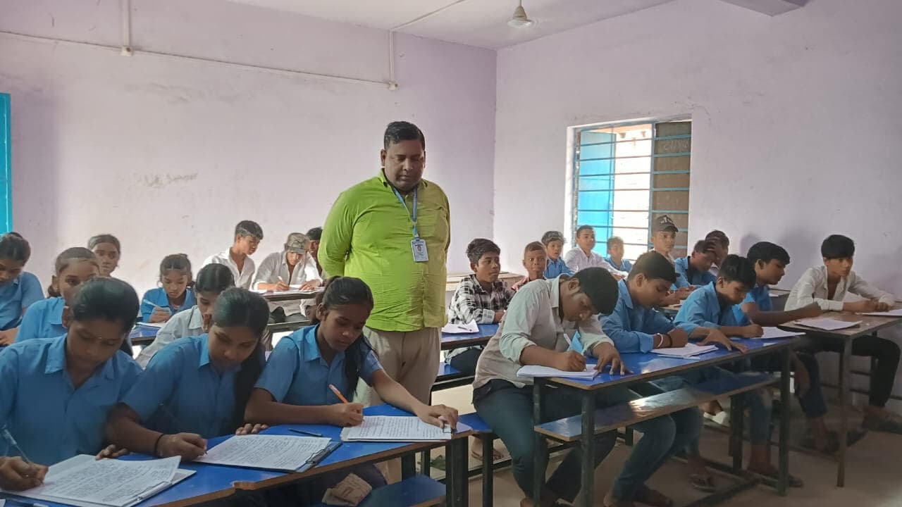 परबत्ता प्रखंड के सरकारी विद्यालयों में वार्षिक मूल्यांकन परीक्षा शुरू, छात्रों में दिखा उत्साह