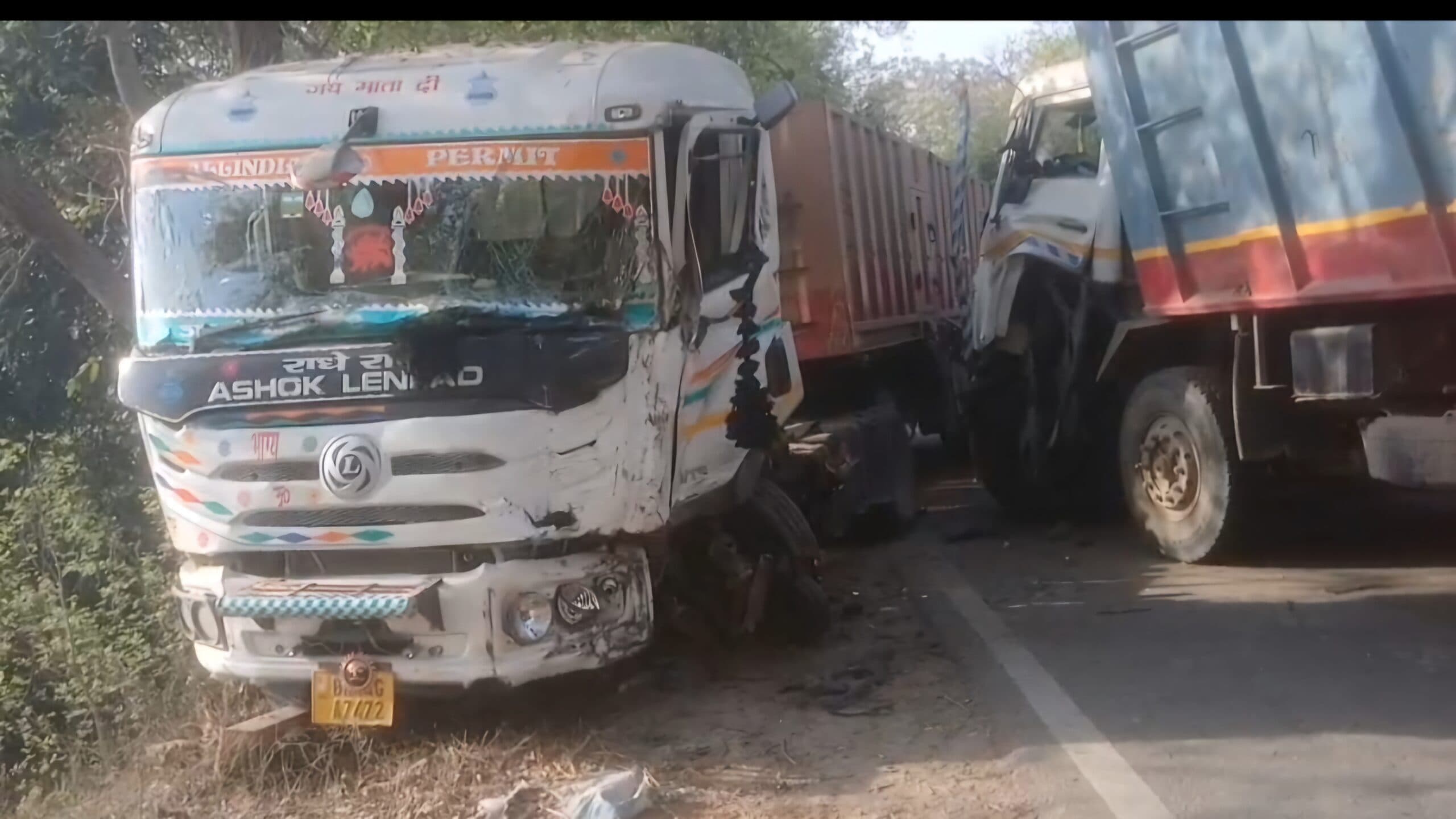 सासाराम-चौसा पथ पर भीड़े दो डंपर, चालक व सहायक चालक बचे