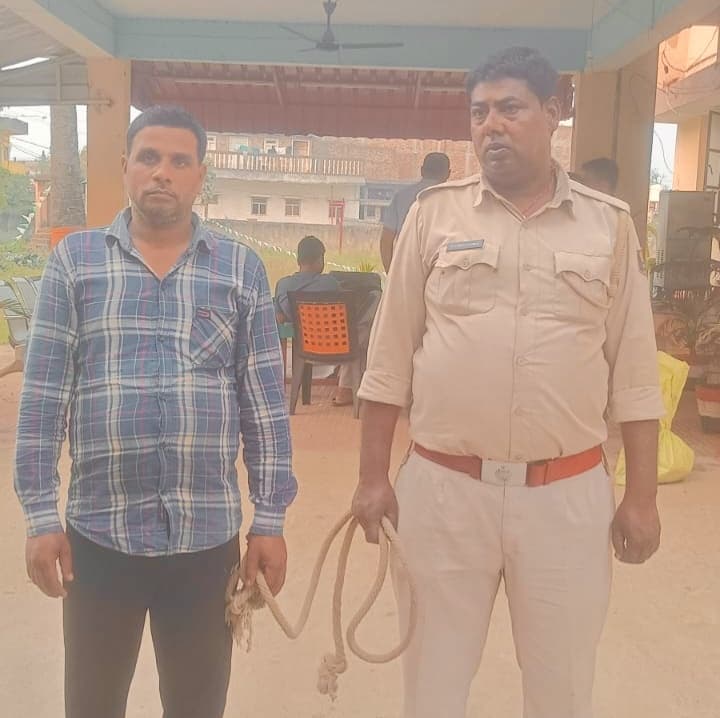 23 कार्टन विदेशी शराब के साथ तस्कर गिरफ्तार