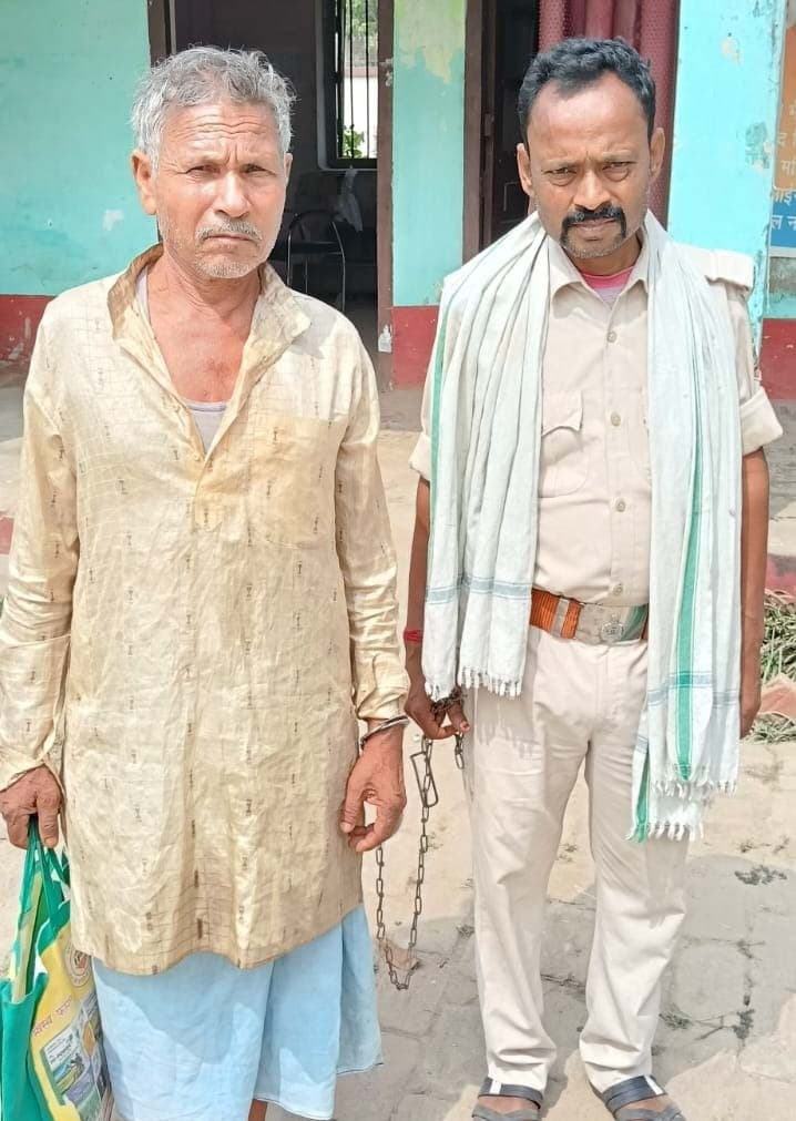 10 लीटर शराब के साथ धंधेबाज धराया, हंगामा करते दो शराबी चढ़े हत्थे