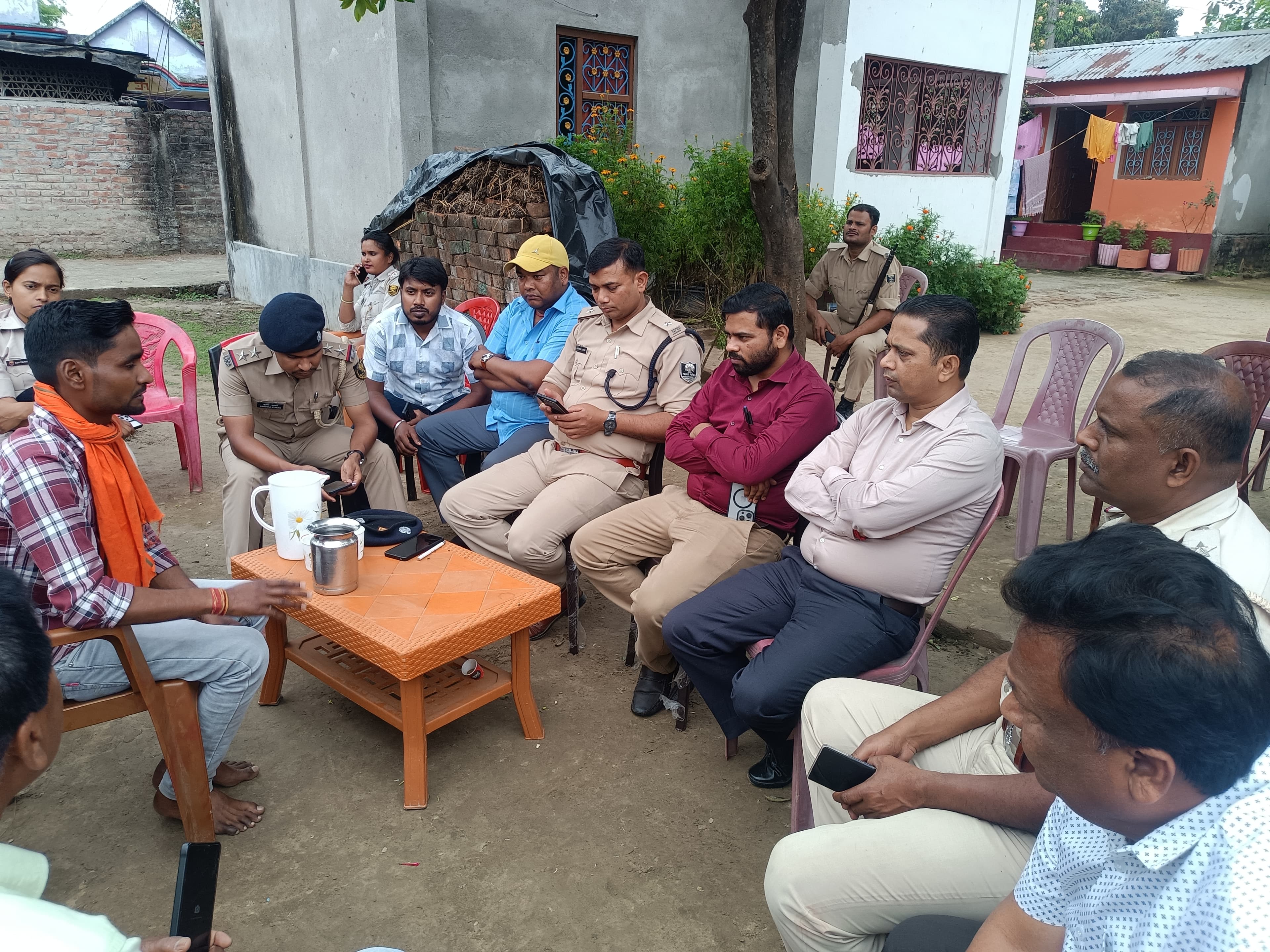 सैकड़ों वर्ष प्राचीन आलौकिक भगवान विष्णु की मूर्ति बरामदगी मामले में अधिकारियों ने की टीम पहुंची स्थल पर