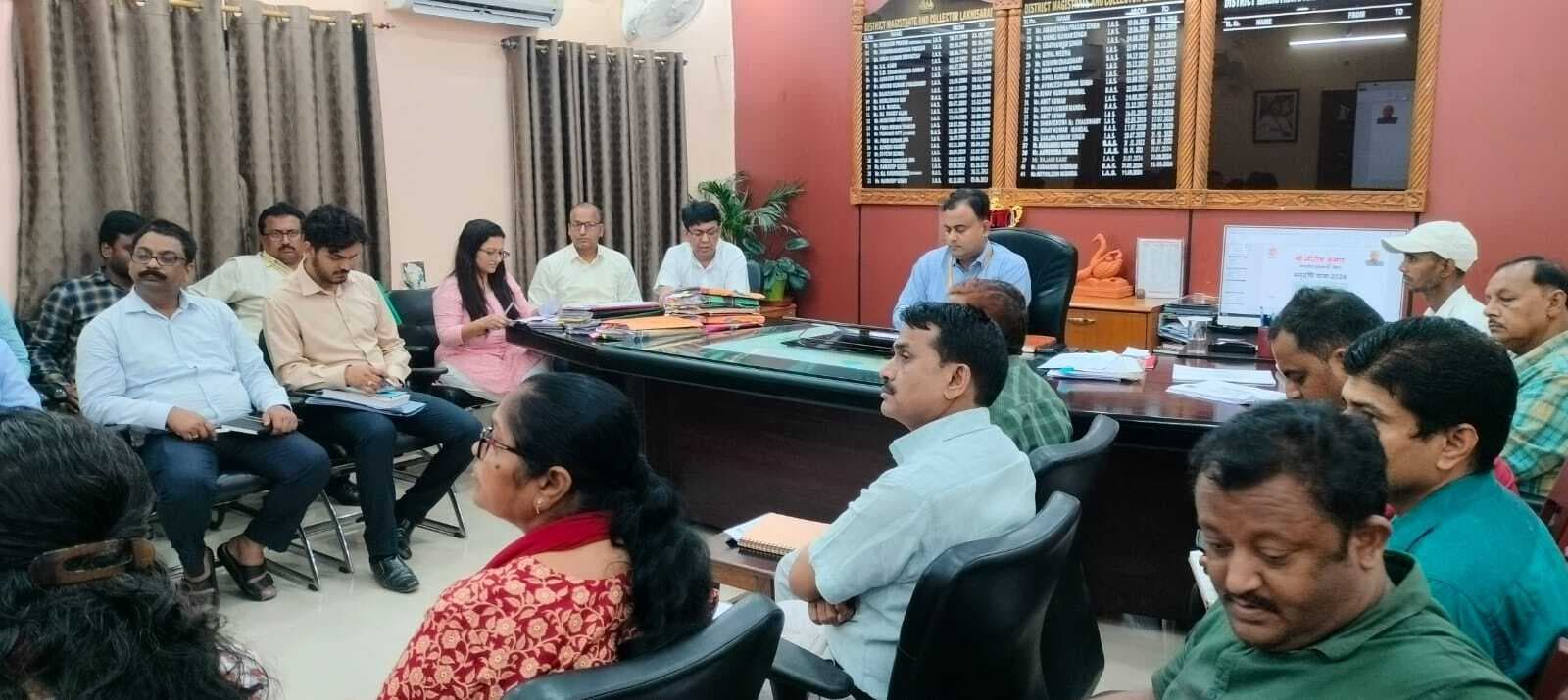 योजनाओं का क्रियान्वयन पारदर्शी व प्रभावी हो : डीएम