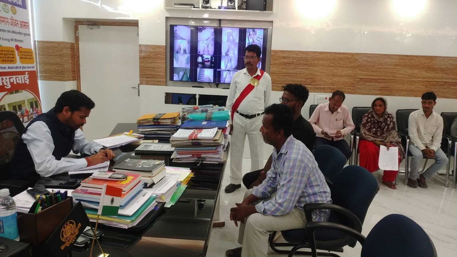 सात निश्चय 3 के अंतर्गत सबका सम्मान–जीवन आसान को प्रभावी बनाने हेतु डीएम ने आमजनों की समस्याएं सुनीं