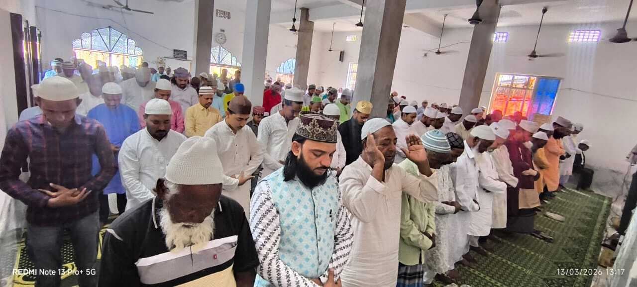 रमजान के चौथे जुमा पर अकीदत के साथ अदा की नमाज