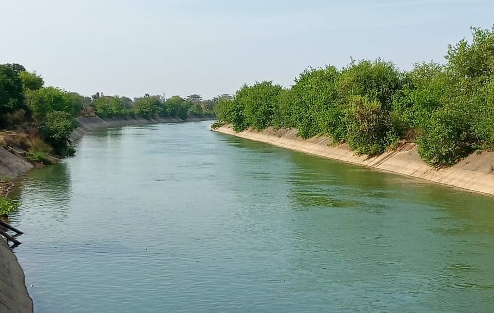 रबी सिंचाई के लिए इंद्रपुरी बराज से लिंक नहरों में छोड़ा जा रहा पानी