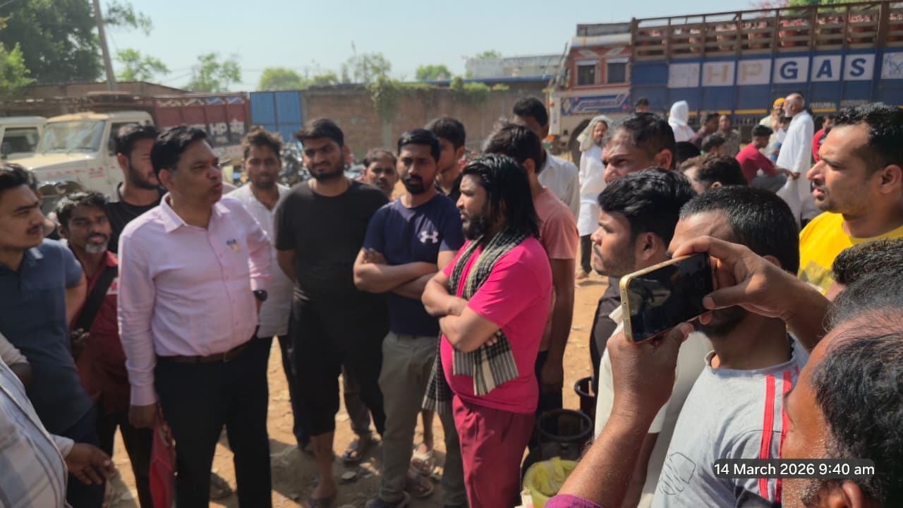 सुबह पांच बजे ही लगे लाइन, कड़ी मशक्कत के बाद 11 बजे मिला गैस सिलिंडर