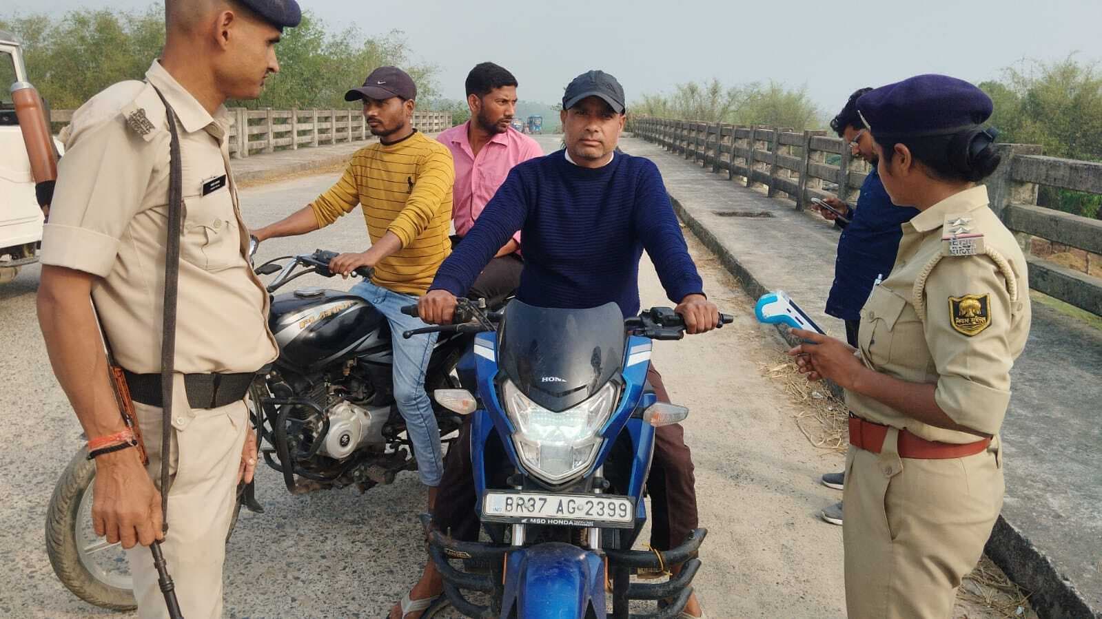 नियम तोड़ने वाले वाहनों का 4,000 रुपये ऑनलाइन चालान काटा