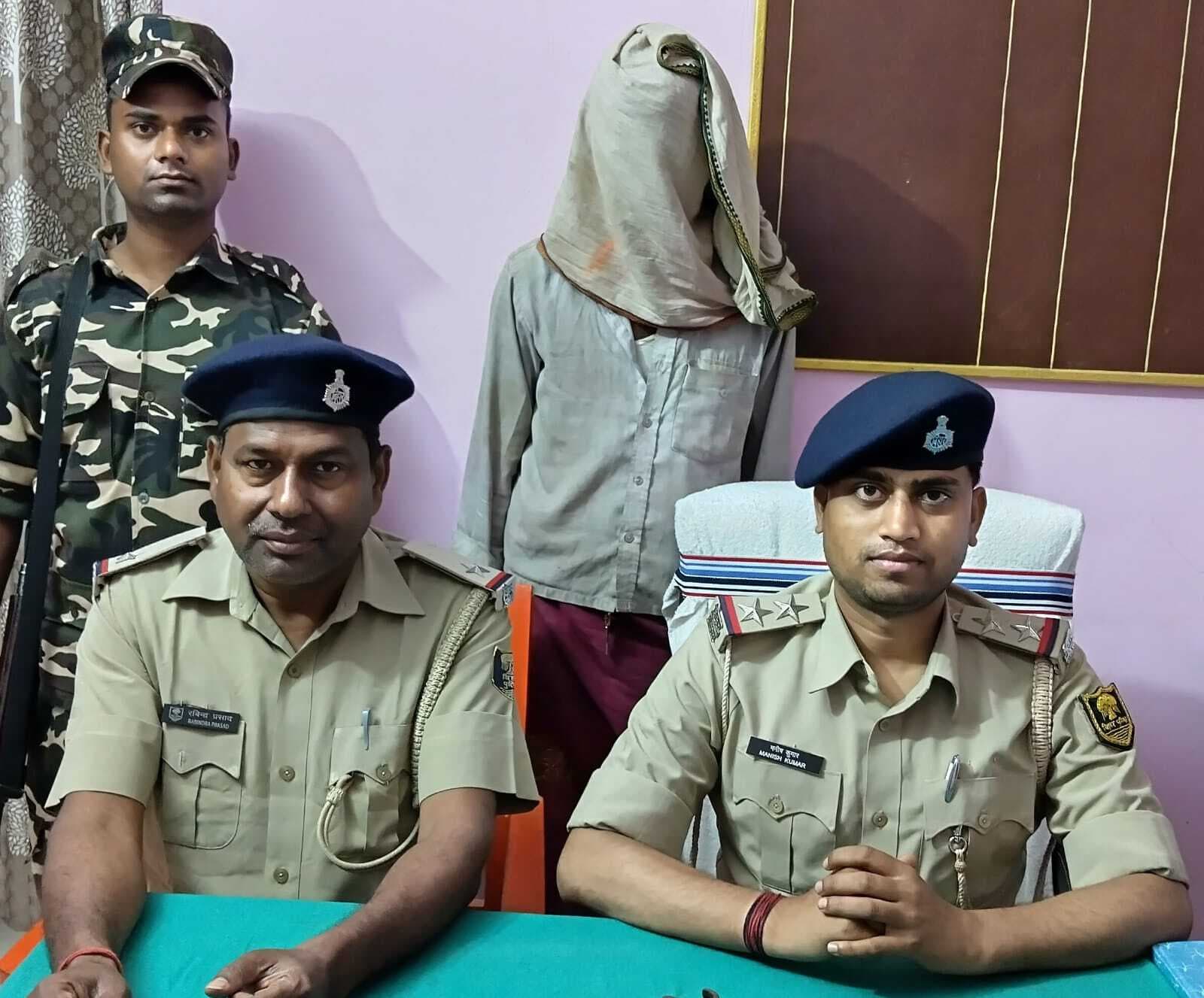 बनहेर चिरिमारी घाट से एक कट्टा व 11 कारतूस के साथ हथियार तस्कर गिरफ्तार