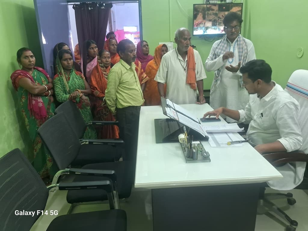 बिरनौधा गांव में पेयजल आपूर्ति बाधित होने से नाराज ग्रामीणों ने बीडीओ को दिया आवेदन