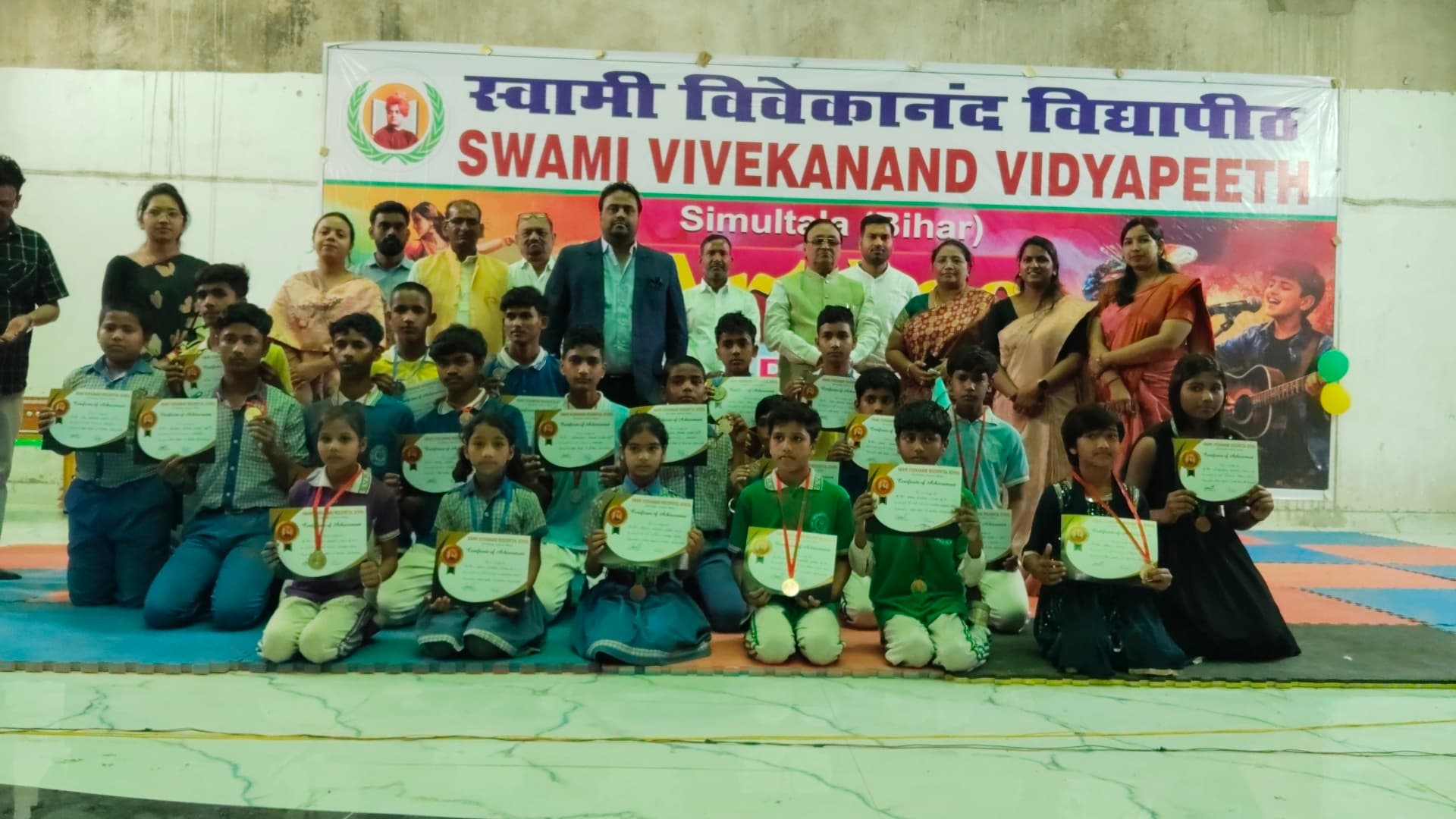 वार्षिक कला प्रतियोगिता में प्रतिभाशाली छात्र-छात्राओं को किया सम्मानित