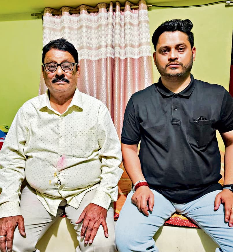 Jamshedpur News : बिष्टुपुर : बुलेट चालक की दबंगई, बाइक से हल्की टक्कर के बाद रिटायर टाटा स्टीलकर्मी को तीन घंटे तक शहर में घुमाया