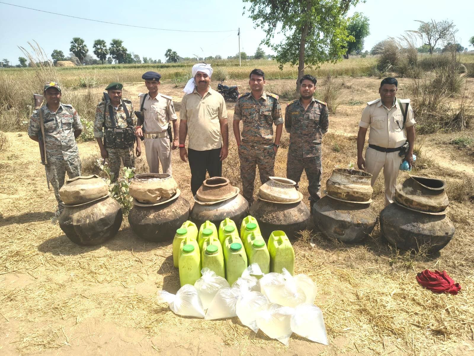 छह शराब भट्ठियों को किया ध्वस्त