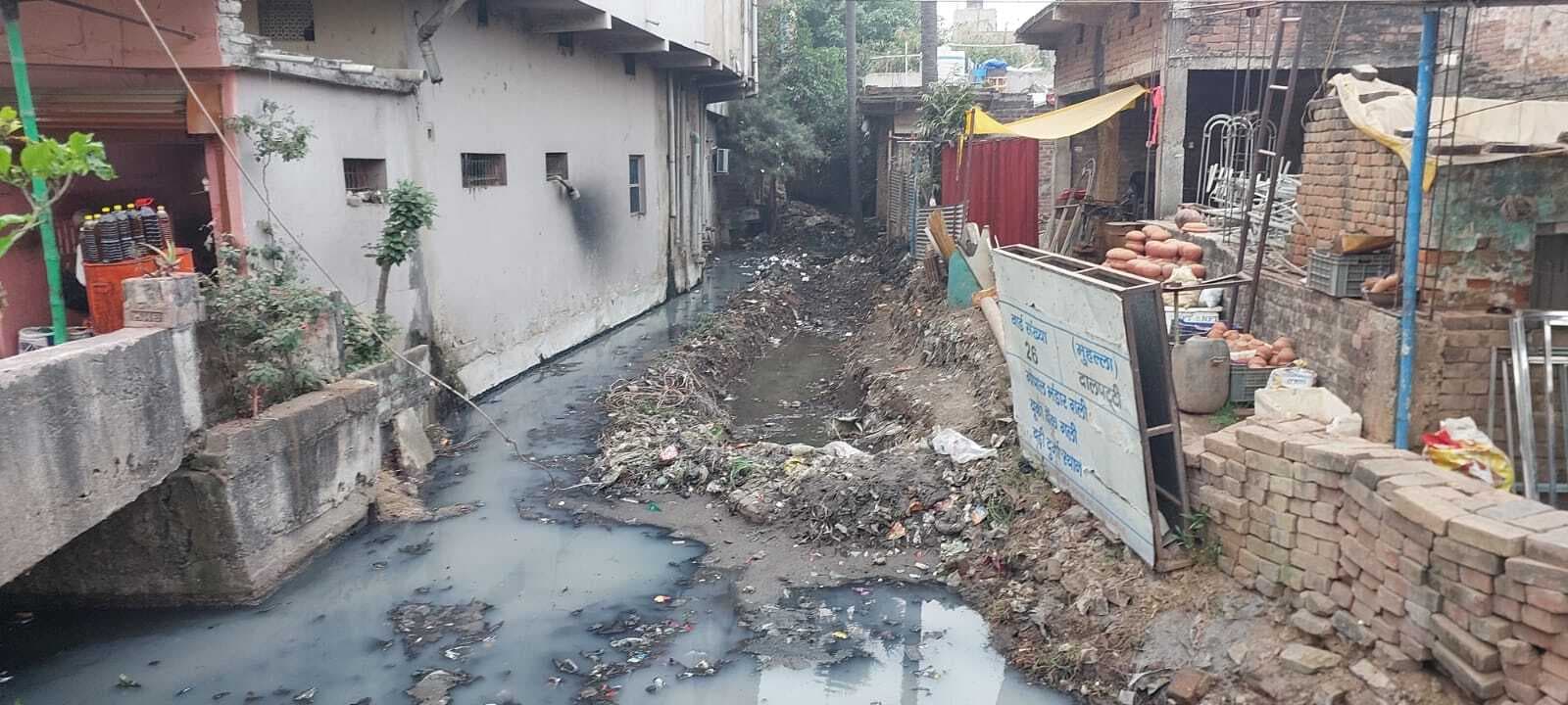 शहर के नाले की साफ-सफाई का कार्य शुरू