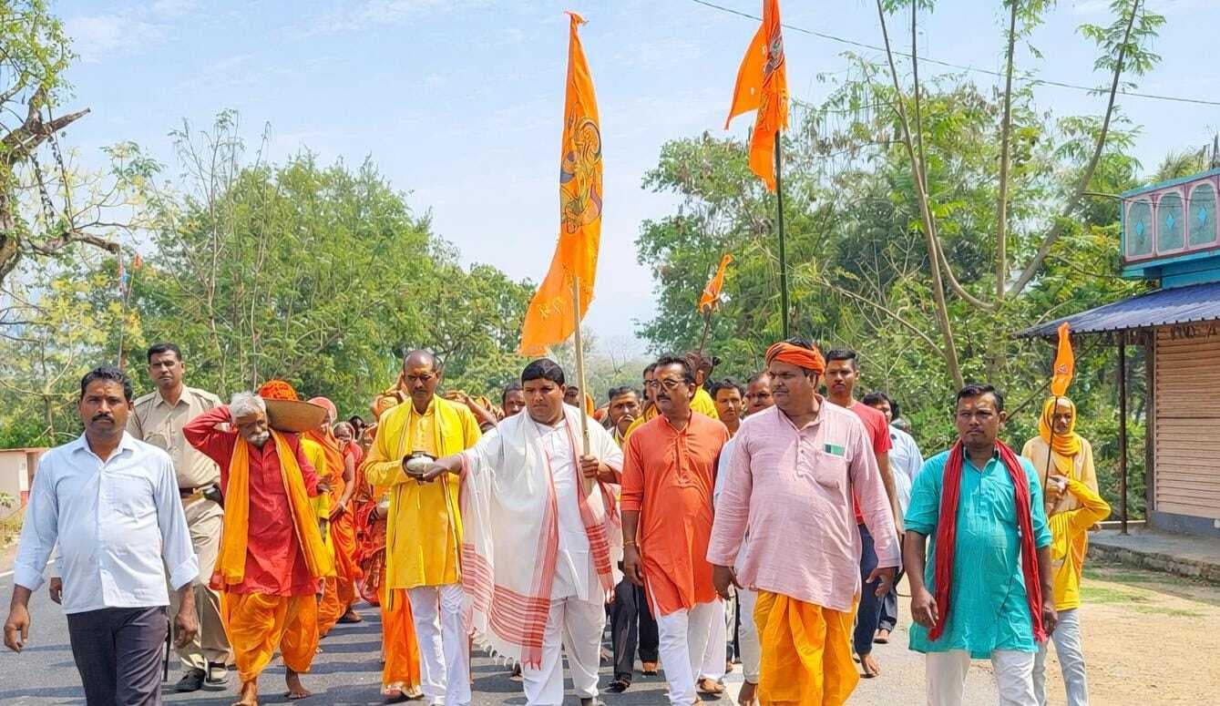 बाजे-गाजे के साथ निकली कलश यात्रा, दिया सद्भावना का संदेश