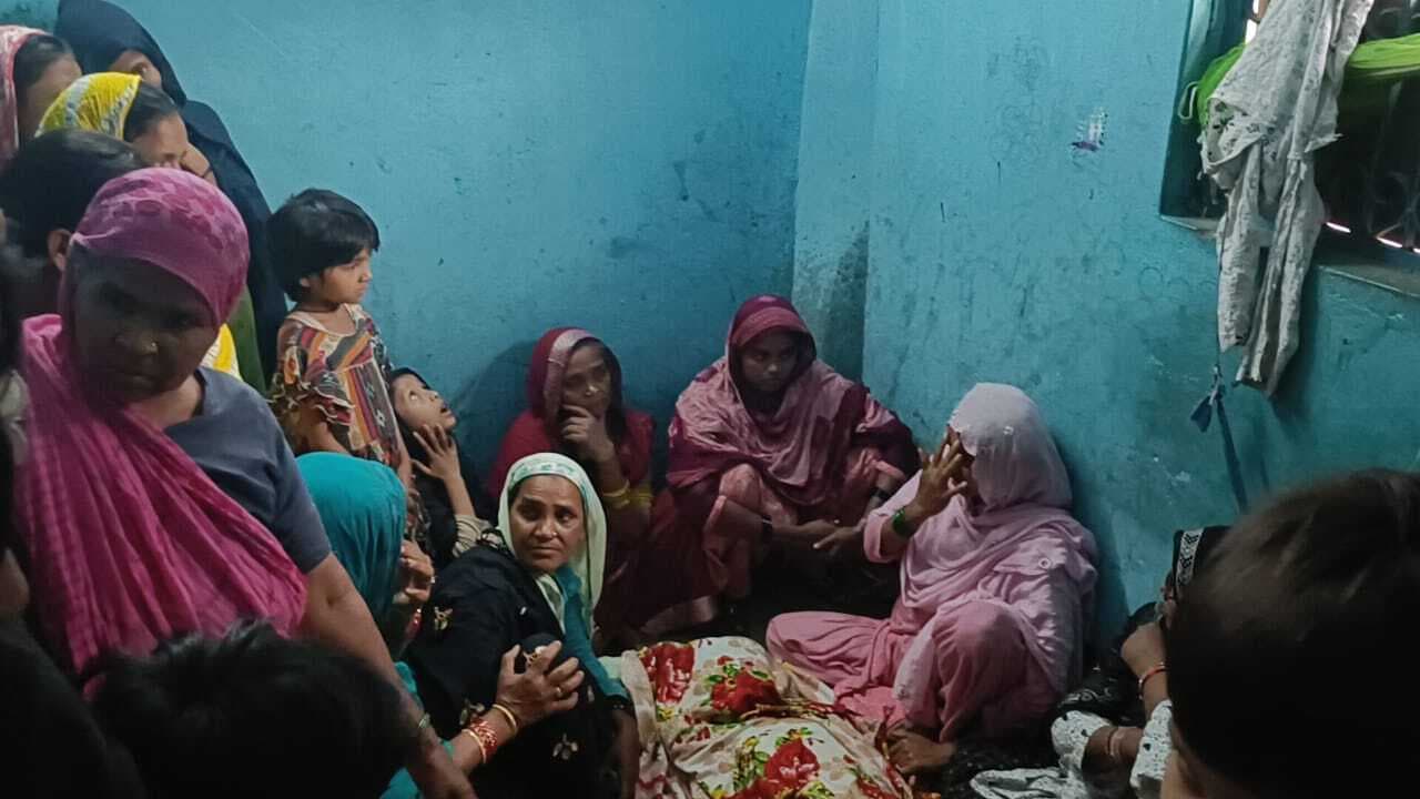 सड़क हादसा: बाइक की ठोकर से 13 वर्षीय बच्ची की मौत, तीन नाबालिग घायल