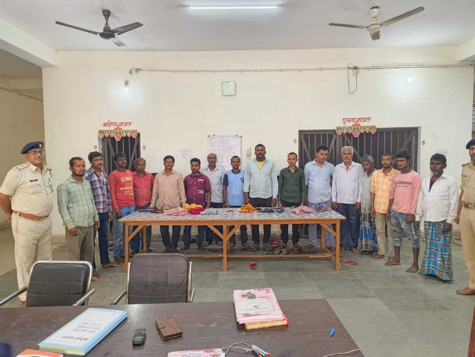 शराब के नशे में 16 गिरफ्तार