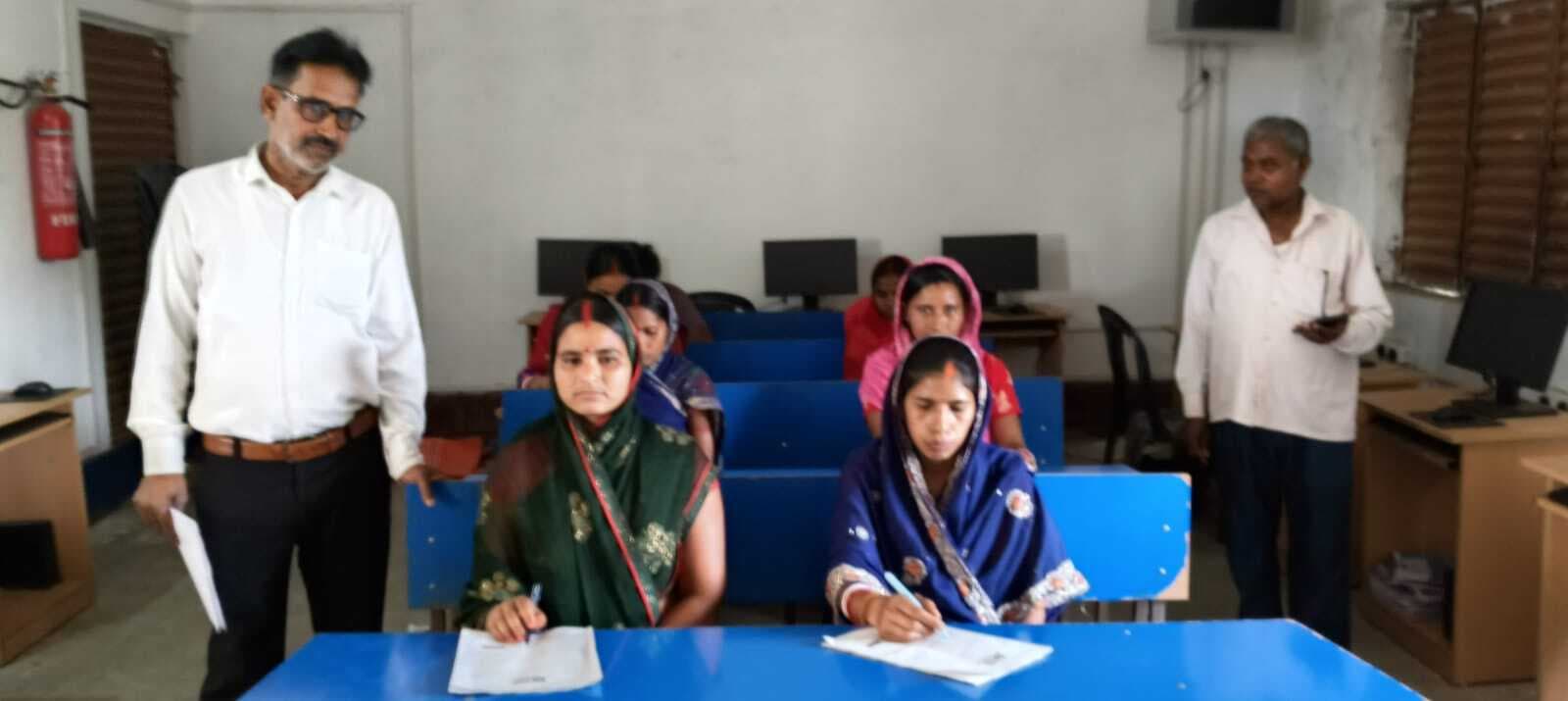 सारठ में 2454 नवसाक्षरों ने दी बुनियादी साक्षरता परीक्षा