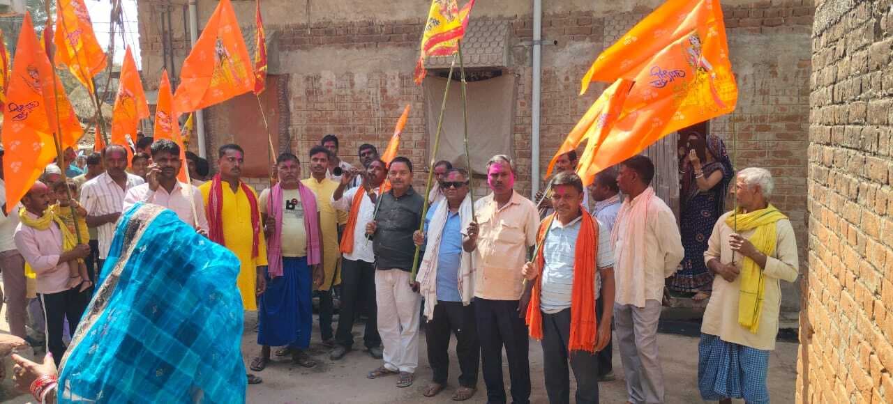 भागवत कथा को लेकर हुआ ध्वजारोहण