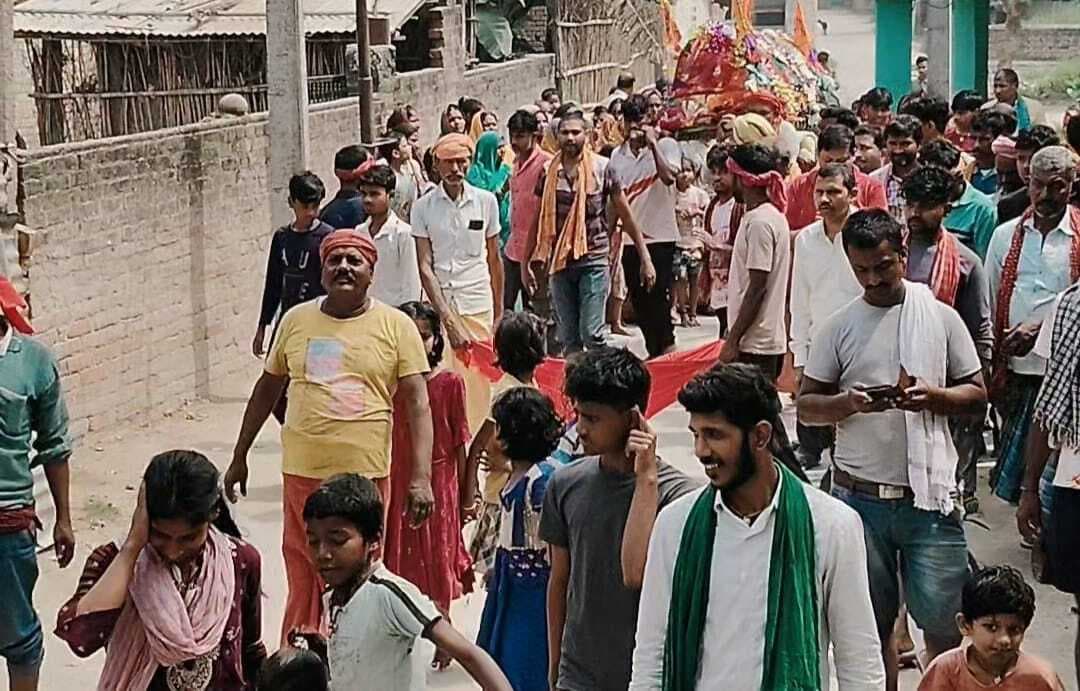 सड़क दुर्घटना में लंगूर की मृत्यु, ग्रामीणों ने गाजे-बाजे के साथ दी विदाई