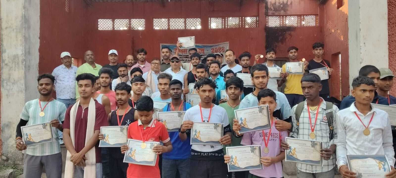 मैराथन दौड़ में चौरा निवासी टिंकू अव्वल