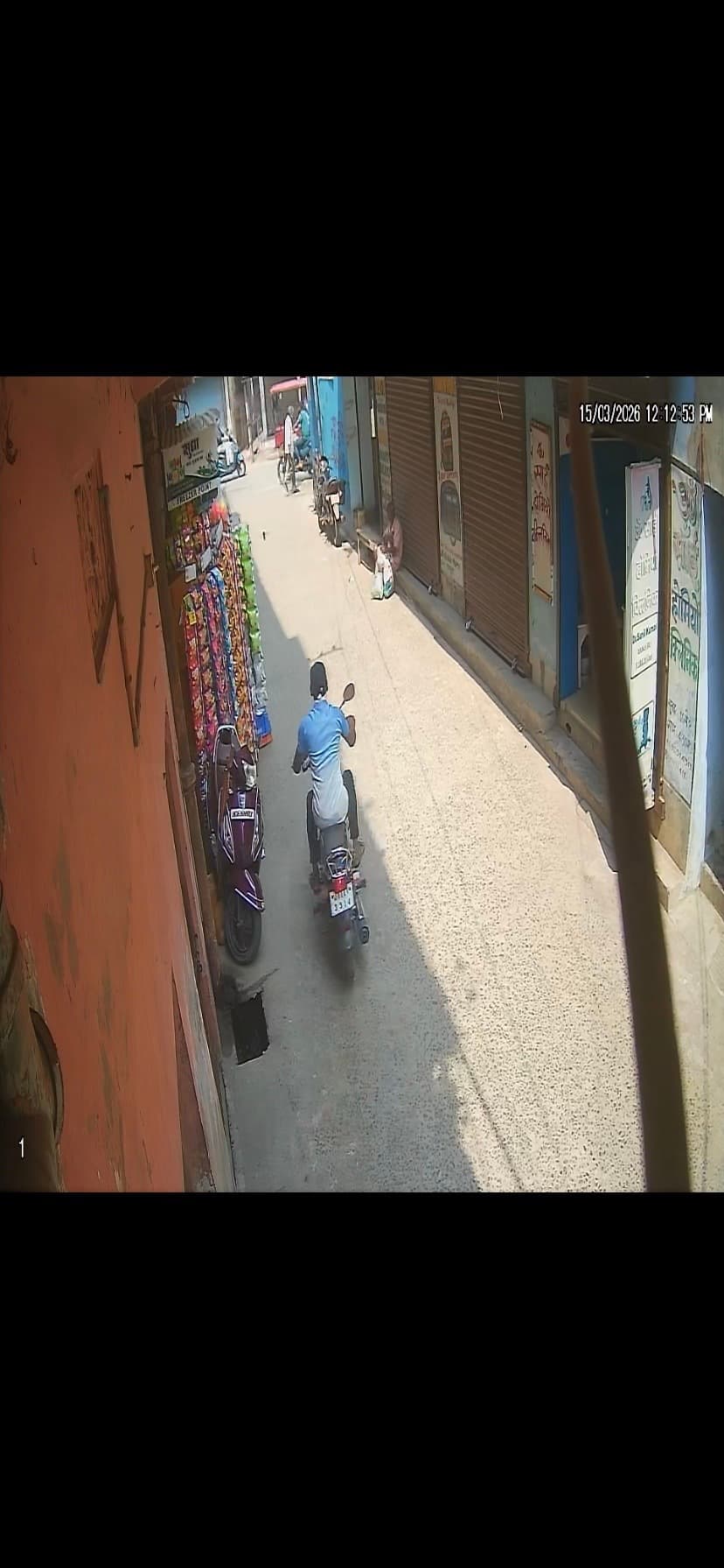 Giridih News :दिनदहाड़े बाइक चोरी, सीसीटीवी में कैद हुई वारदात