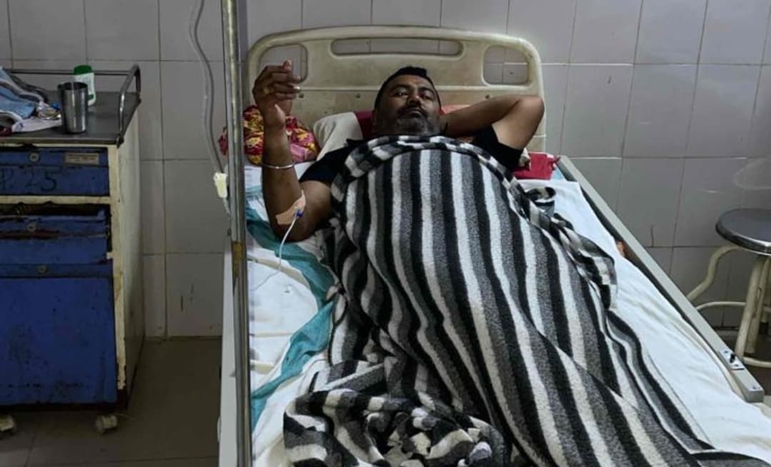 जिंदगी और मौत से लड़ रहा मुखिया का जख्मी पुत्र