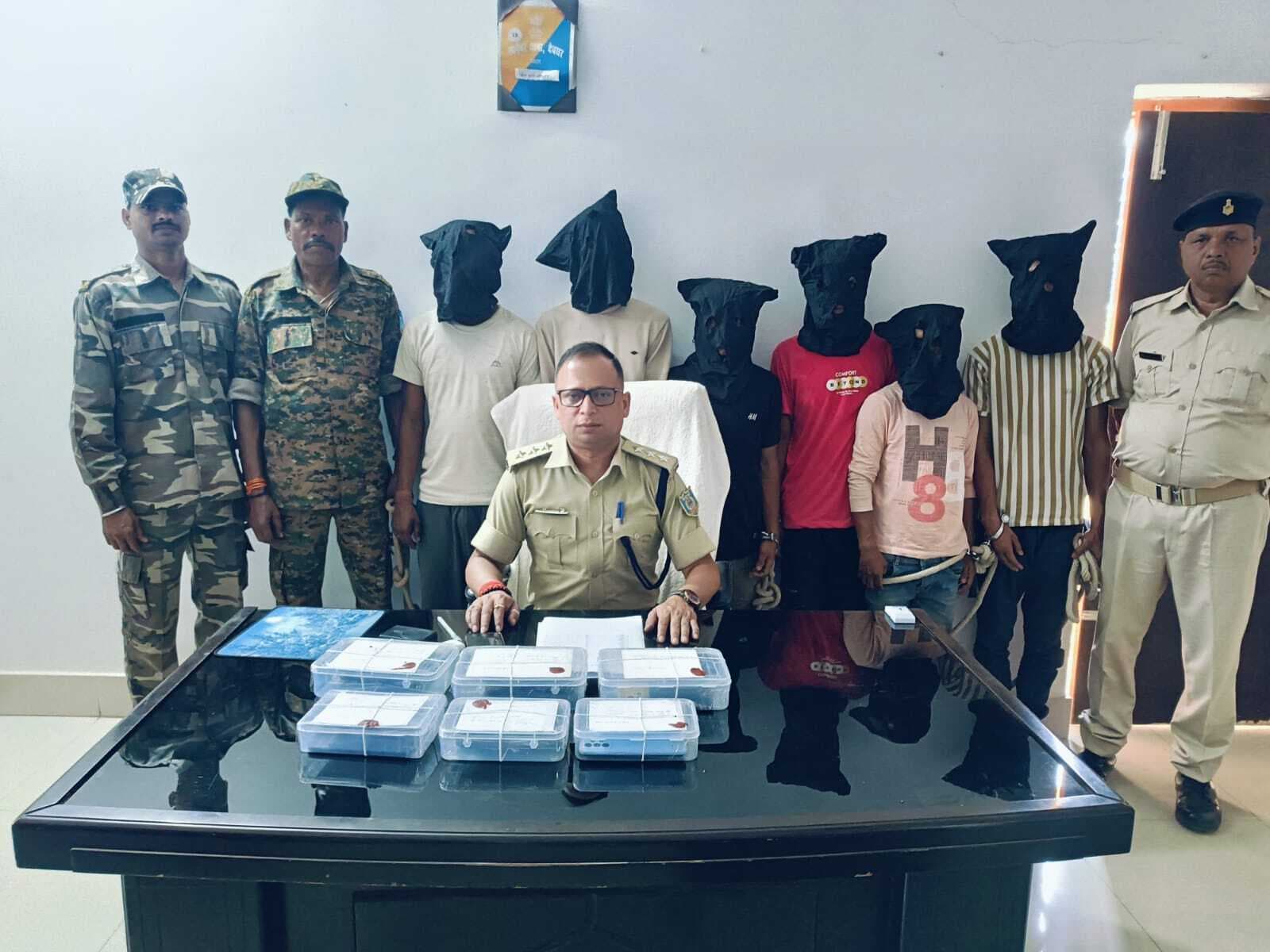 Deoghar news : कस्टमर केयर अधिकारी बनकर साइबर ठगी करने वाले छह आरोपित गिरफ्तार