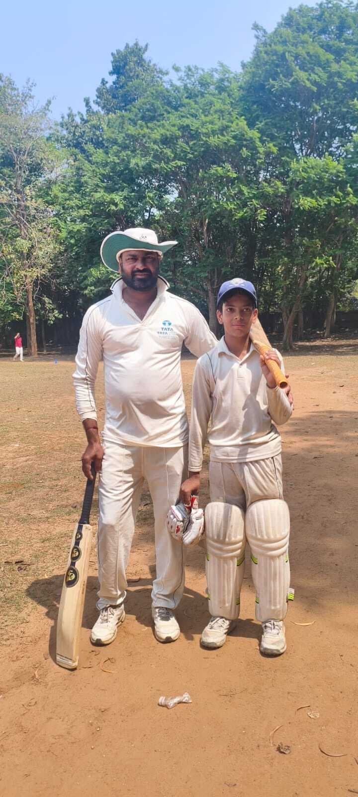 Father and son both played at jsca league : एक साथ मैदान पर उतरी बाप और बेटे की जोड़ी, बैटिंग, बॉलिंग व फील्डिंग में दिखाया दम