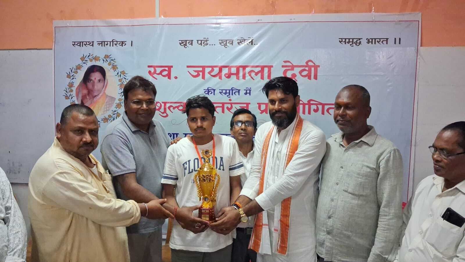 शतरंज ओपन में चुने गये 16 खिलाड़ियों को किया गया सम्मानित