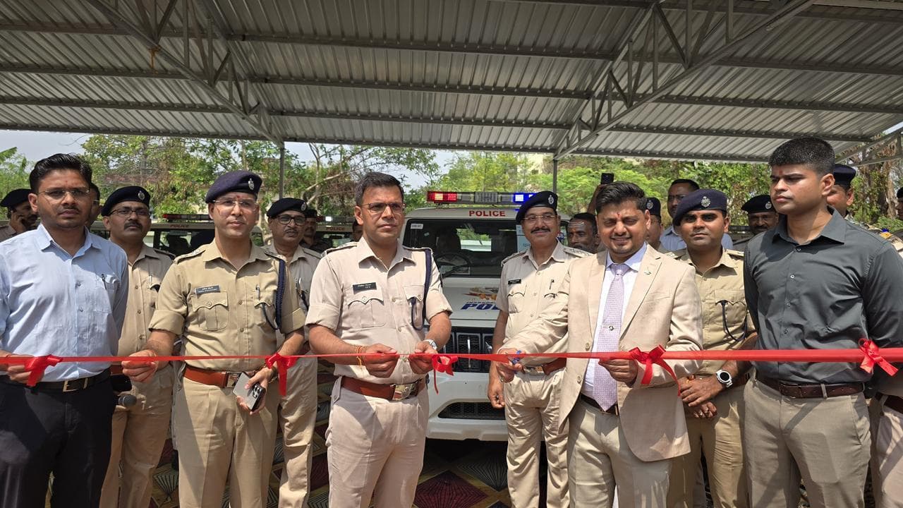 Dhanbad News: थाना व अंचल कार्यालयों को मिले आधुनिक वाहन