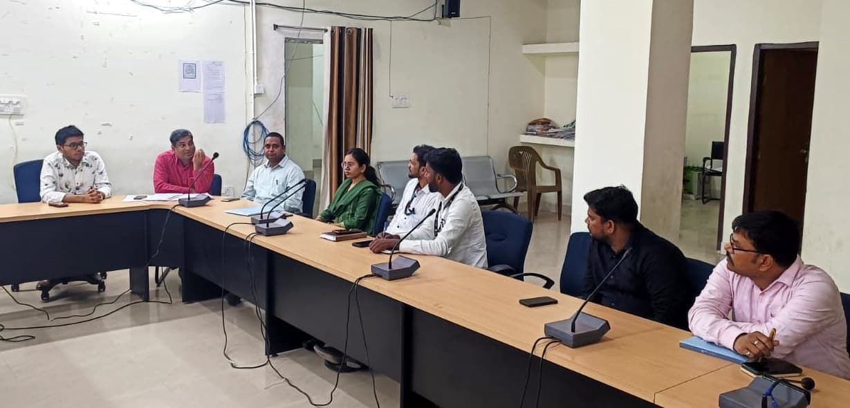 अपने-अपने क्षेत्र के ग्रामीणों को बैंक द्वारा चलाई जा रही योजनाओं दें लाभ: बीडीओ