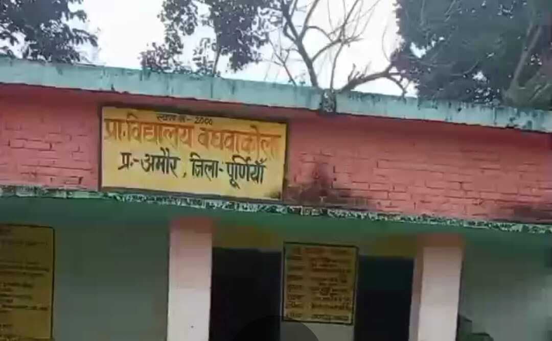 स्कूल में चल रहा था काम तो भाई के घर पर प्रचार्या ने भेज दिया सारा फर्नीचर