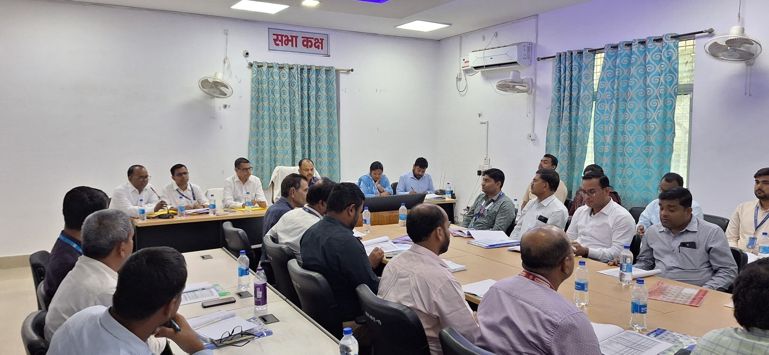 योजनाओं के वित्त पोषण में रखें समुचित उदारता : डीएम