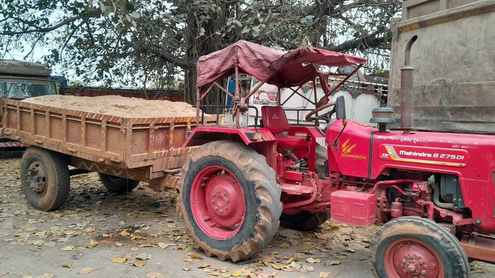 चितरा: अवैध बालू लोड दो ट्रैक्टरों को किया जब्त